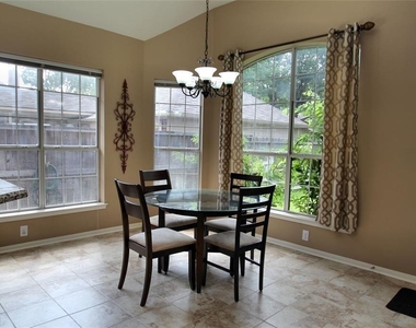 7114 Emerald Glen Drive - Photo Thumbnail 8