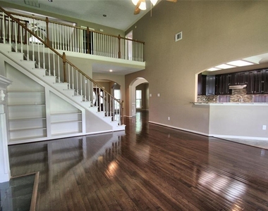 7114 Emerald Glen Drive - Photo Thumbnail 11