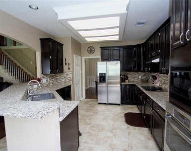 7114 Emerald Glen Drive - Photo Thumbnail 6