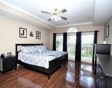 7114 Emerald Glen Drive - Photo Thumbnail 13