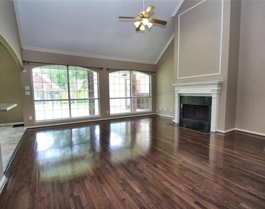 7114 Emerald Glen Drive - Photo Thumbnail 10