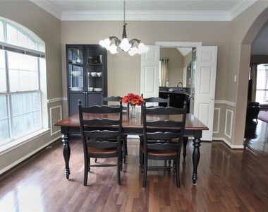 7114 Emerald Glen Drive - Photo Thumbnail 4