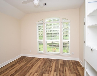 1822 Diamond Brook Drive - Photo Thumbnail 3