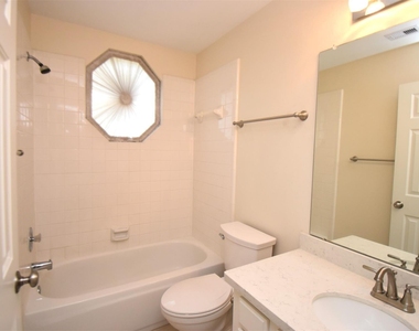 1822 Diamond Brook Drive - Photo Thumbnail 4