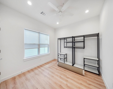 8934 Knoll Villas Street - Photo Thumbnail 9