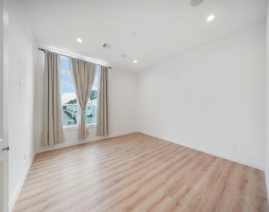 8934 Knoll Villas Street - Photo Thumbnail 11