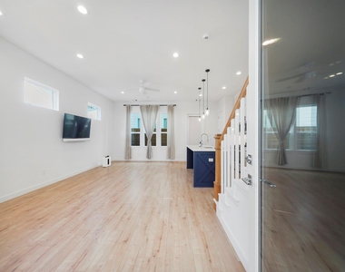 8934 Knoll Villas Street - Photo Thumbnail 3