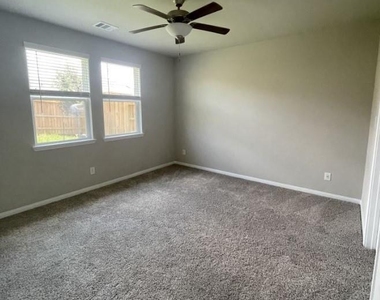7052 Silverleaf Oak Street - Photo Thumbnail 8