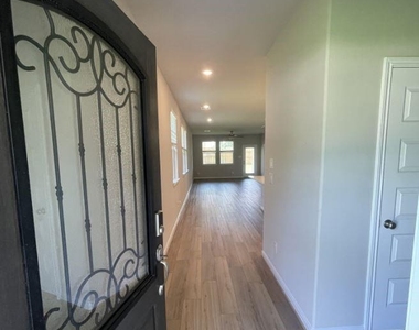 7052 Silverleaf Oak Street - Photo Thumbnail 2