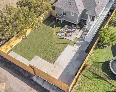 5322 Avenue K - Photo Thumbnail 2