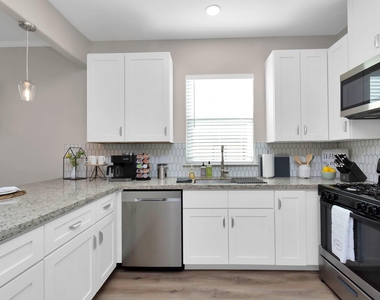 5322 Avenue K - Photo Thumbnail 22