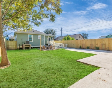 5322 Avenue K - Photo Thumbnail 7