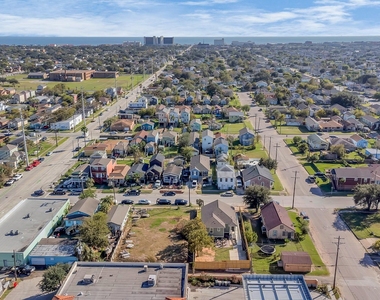 5322 Avenue K - Photo Thumbnail 3