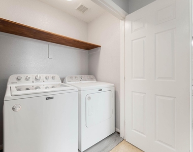 8026 Loyel Pointe Drive - Photo Thumbnail 19