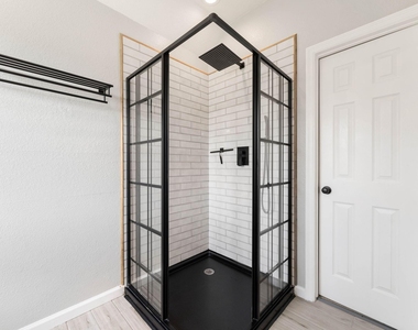 8026 Loyel Pointe Drive - Photo Thumbnail 14