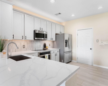 8026 Loyel Pointe Drive - Photo Thumbnail 9