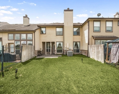 8026 Loyel Pointe Drive - Photo Thumbnail 24