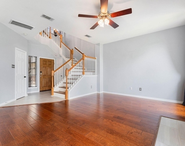 8026 Loyel Pointe Drive - Photo Thumbnail 7