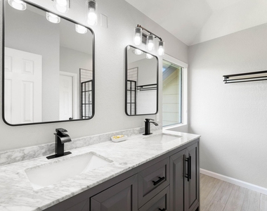 8026 Loyel Pointe Drive - Photo Thumbnail 13