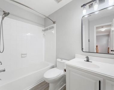 8026 Loyel Pointe Drive - Photo Thumbnail 18