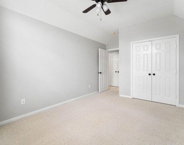 8026 Loyel Pointe Drive - Photo Thumbnail 16