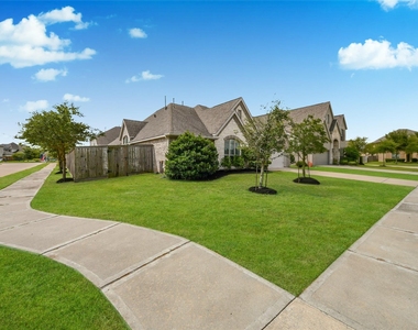 5810 Golden Peak Lane - Photo Thumbnail 42