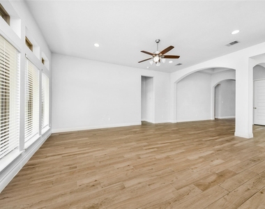 5810 Golden Peak Lane - Photo Thumbnail 18
