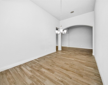5810 Golden Peak Lane - Photo Thumbnail 14