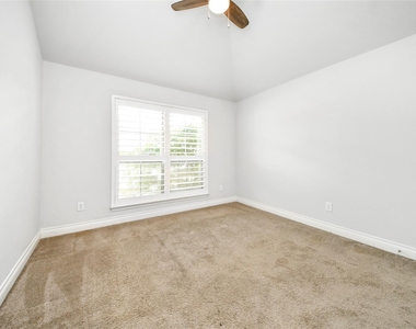 5810 Golden Peak Lane - Photo Thumbnail 32