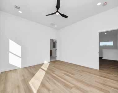 1216 E 34th Street - Photo Thumbnail 33