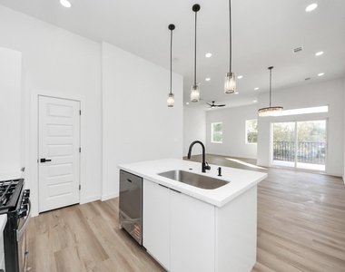 1216 E 34th Street - Photo Thumbnail 22
