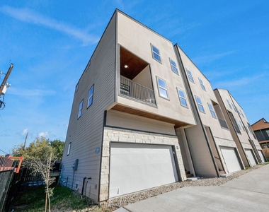 1216 E 34th Street - Photo Thumbnail 3