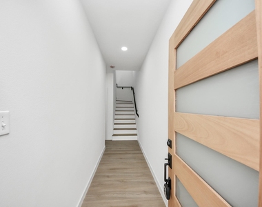 1216 E 34th Street - Photo Thumbnail 5