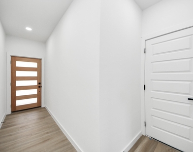 1216 E 34th Street - Photo Thumbnail 6