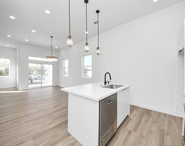 1216 E 34th Street - Photo Thumbnail 20