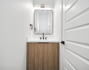 1216 E 34th Street - Photo Thumbnail 12