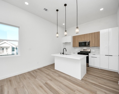 1216 E 34th Street - Photo Thumbnail 19
