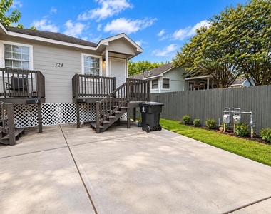 724 E 39th Street - Photo Thumbnail 11