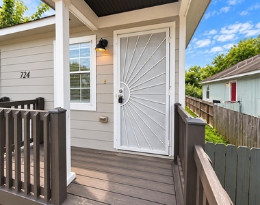 724 E 39th Street - Photo Thumbnail 1