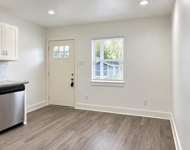724 E 39th Street - Photo Thumbnail 10