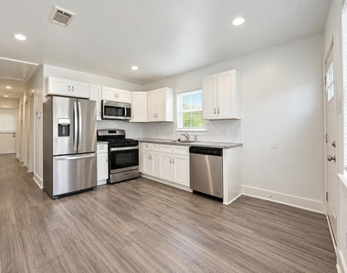 724 E 39th Street - Photo Thumbnail 4