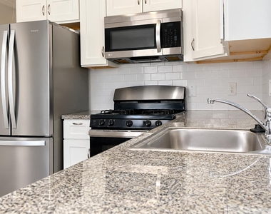 724 E 39th Street - Photo Thumbnail 3