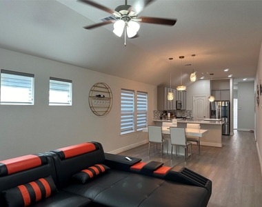15515 Sailpoint Lane - Photo Thumbnail 3