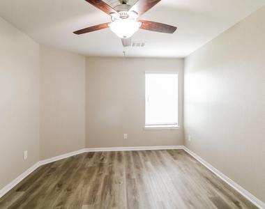 18739 Cooper Ravine Way - Photo Thumbnail 13