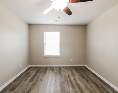 18739 Cooper Ravine Way - Photo Thumbnail 14