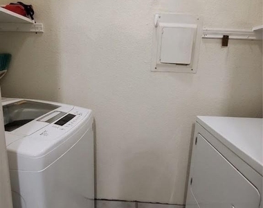 2425 Underwood Street - Photo Thumbnail 9