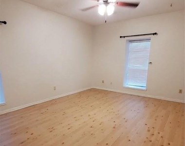 2425 Underwood Street - Photo Thumbnail 5