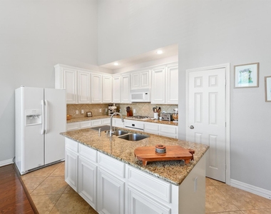 1245 W 17th Street - Photo Thumbnail 4