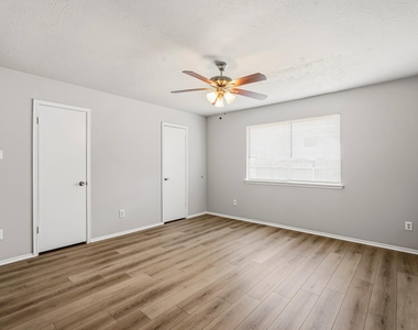 1933 Village Park Drive - Photo Thumbnail 6