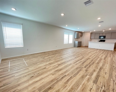 3219 Aster Meadow Way - Photo Thumbnail 4